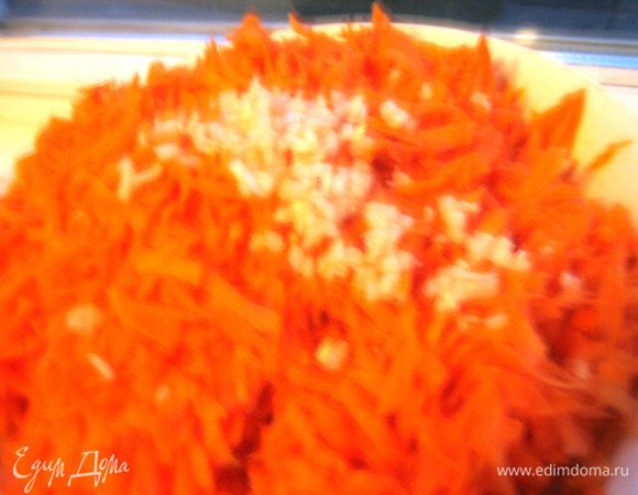 Чеснок отправляем к моркови.