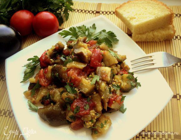 Посыпать семенами кориандра, поставить на 2 часа в холодильник и можно подавать на стол. Такой салат может храниться в холодильнике в течение нескольких дней. Со временем он даже становится вкуснее. Приятного аппетита!