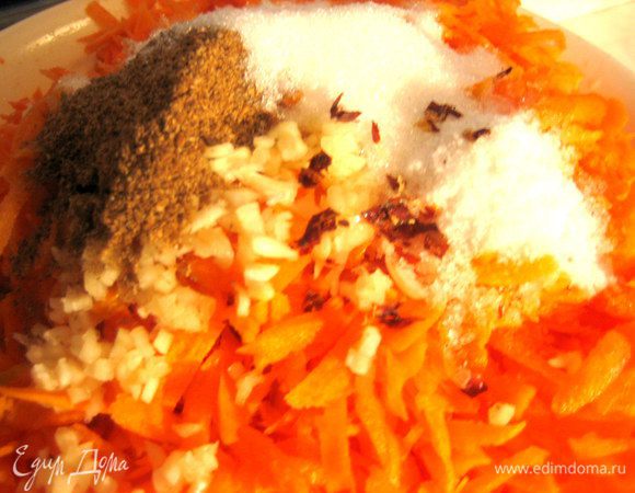 Чили кончик измельчить. Он не сразу даст о себе знать,а только когда настоится,поэтому осторожнее!