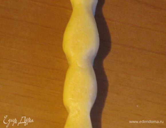 Разделить тесто на 20 равных частей . Сформировать из теста пальцы... 