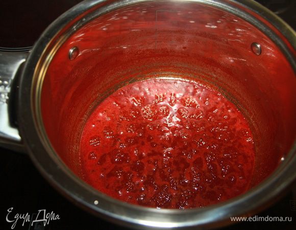 Выпаривать сок, периодически помешивая. У меня на это ушло 5 часов 7 минут!