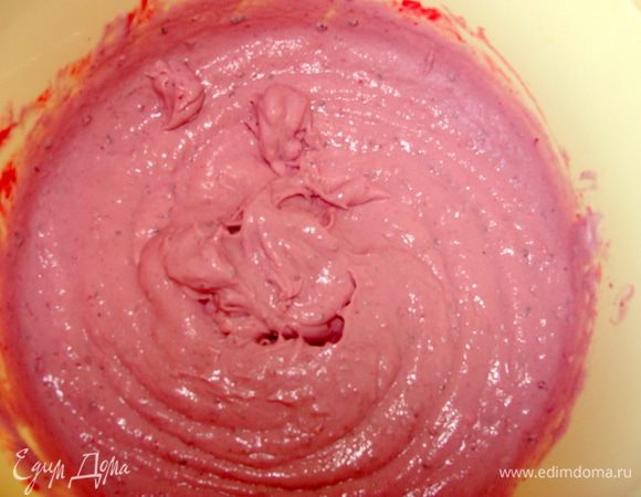 Измельчить все ингредиенты блендером до однородной массы.