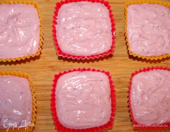 Разложить по силиконовым формочкам и поставить в морозилку на  пару часов.