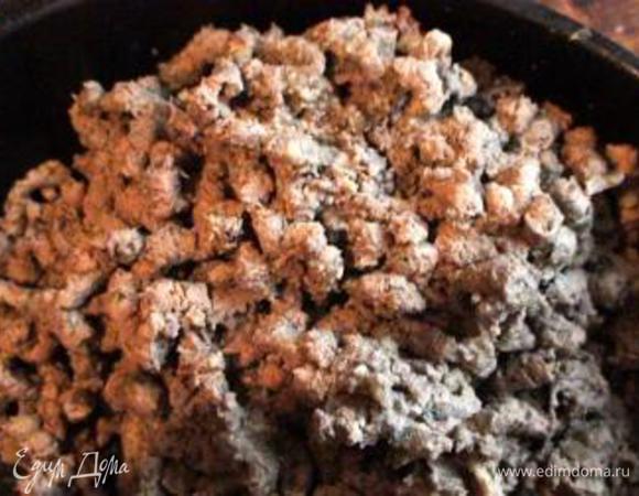 Массу измельчить в блендере или перекрутить через мясорубку.