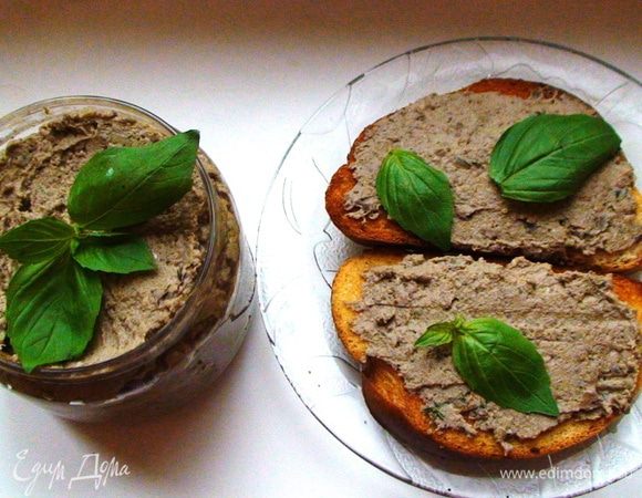 Подавать с гренками.