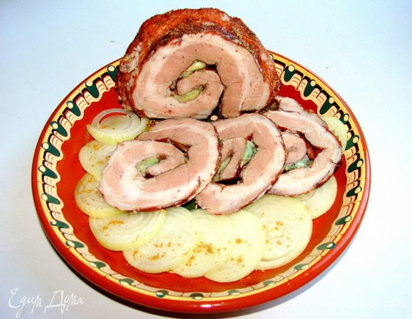 Чеснок натрите на терке. Обмажьте охлажденное сало. Посыпьте смесью перцев и уберите в холодильник на несколько часов. Перед употреблением срежьте нитку. Приятного аппетита!