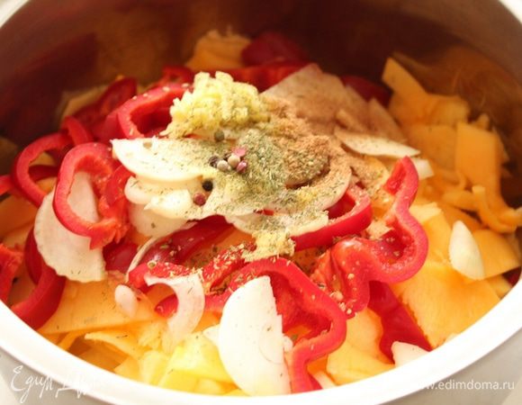 Добавить все специи.