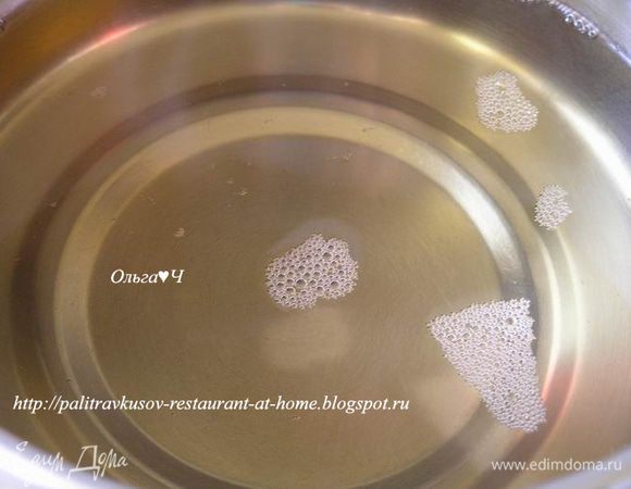 Смешать все ингредиенты для маринада, довести до кипения. 