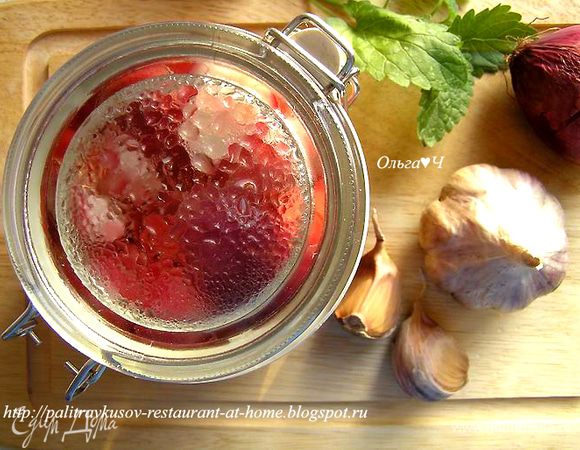 закупорить, перевернуть и дать остыть. Через 2 недели можно пробовать. Приятного аппетита! ;)