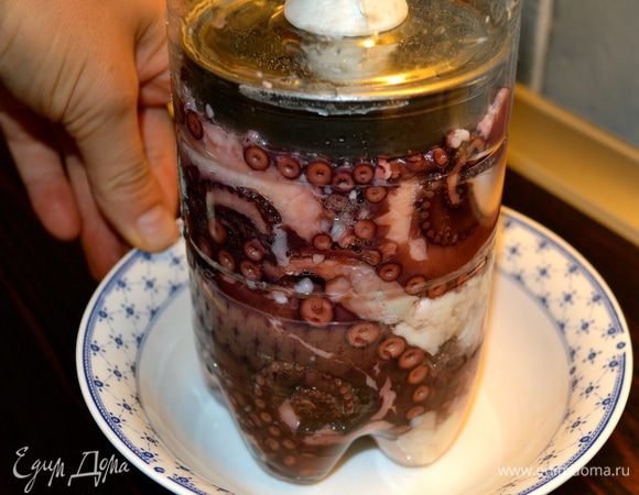 Придавить его неким подобием пресса, чтобы снова ушла лишняя жидкость.
