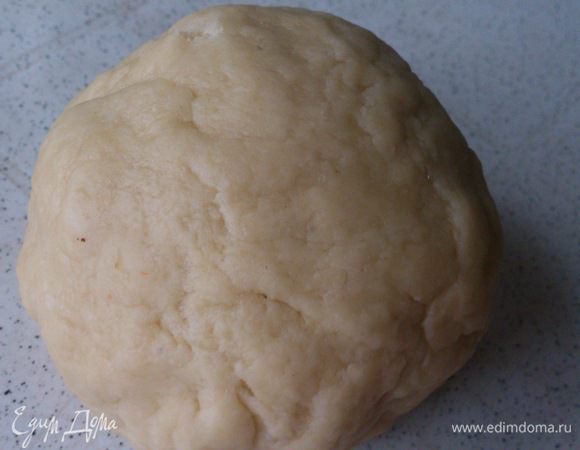 Сформировать из теста шар, завернуть в пленку и убрать в холодильник на 30 минут.