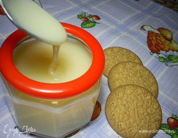 Перелейте теплую сгущенку в чистую сухую баночку, закройте крышкой. Храните в холодильнике. Просто невероятно вкусно и быстро! Приятного аппетита!