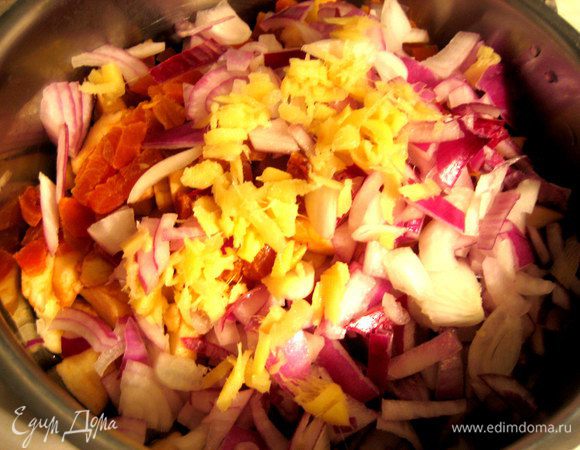 Имбирь улетает в кастрюльку!