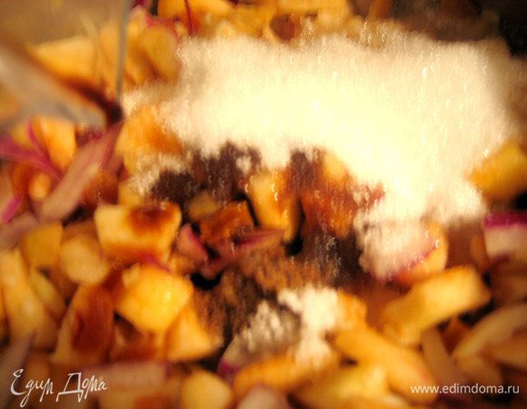 И томим на среднем огне минут 10-15 до загустения массы.