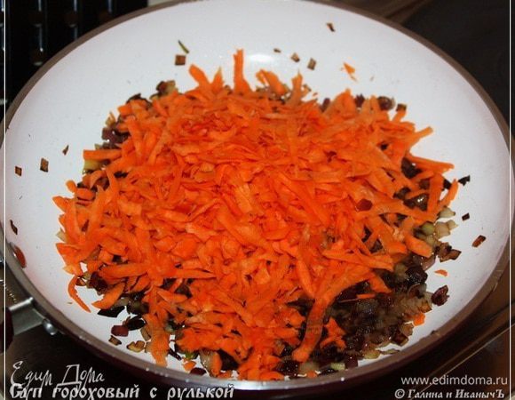 Морковочка в ход пошла.