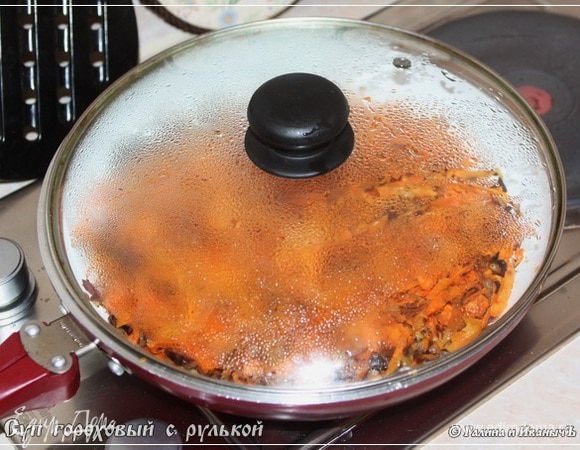 А потом накрыть крышкой, и тушить минут двадцать. Время о времени перемешивая деликатно.