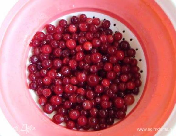 Клюкву помойте.