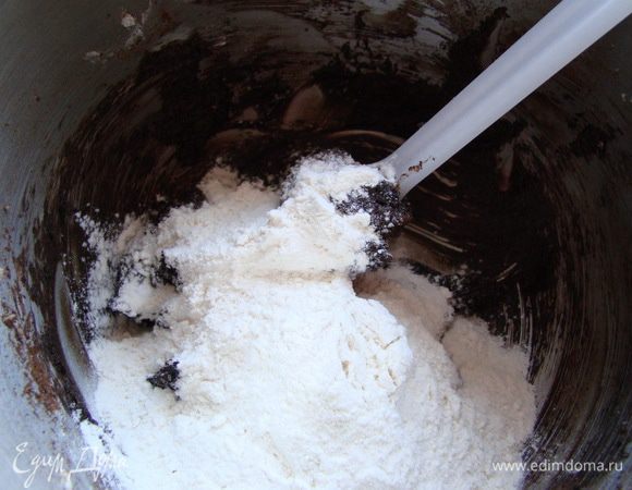 ...Муку - замесить тесто
