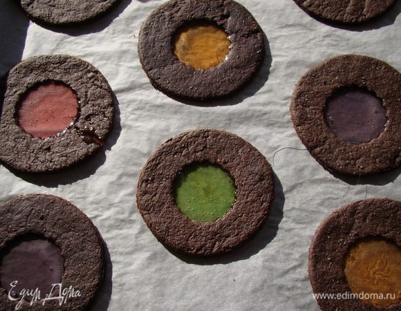 Выпекаем при 150"С около 10 минут (карамель должна растаять, а тесто не быть сырым)