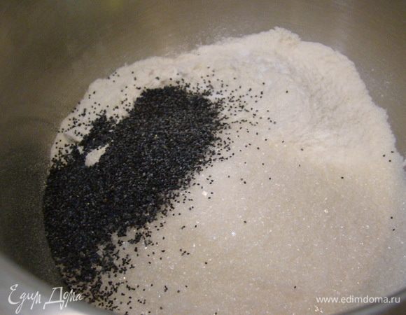 Смешать мак, муку, соль, сахар, разрыхлитель