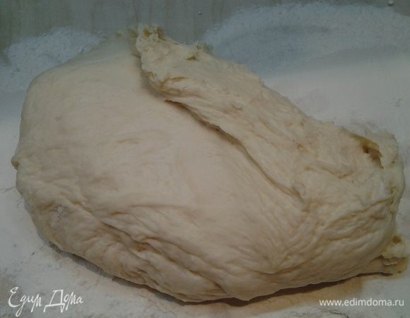 Замесить тесто. Я делаю в хлебопечке.