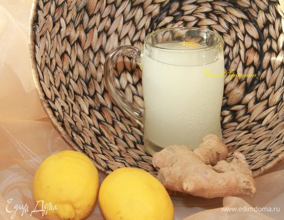 Через 2 дня снимаем гидрозатвор, закрываем бутыль крышкой, убираем в холодильник ещё на 2 дня. Затем процеживаем жидкость через сито+марля. Ставим эль в холодильник, через пару дней эль становится ещё более газированным - можно употреблять внутрь!