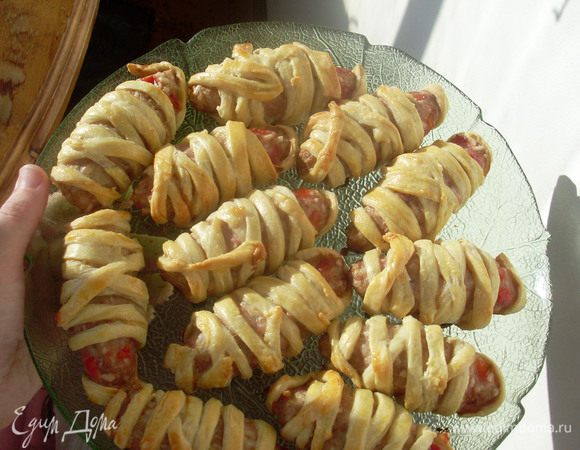 Выпекать в разогретой до 180 градусов духовке около 35 минут - до золотистого цвета и готовности фарша.