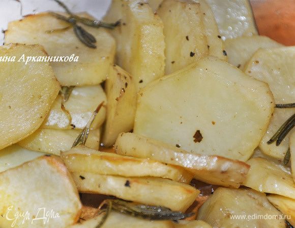 Картофель очистить и порезать толстыми кружками. 