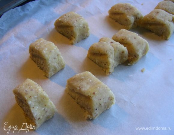 Режем на кусочки по 1 см.