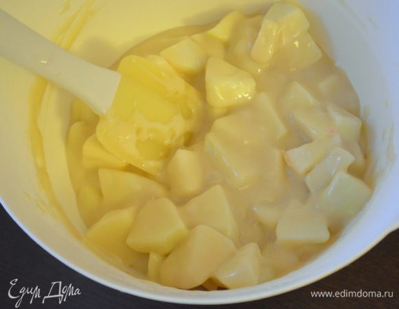 Добавить в тесто и перемешать.