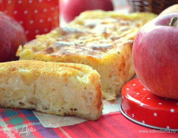 Затем кекс остудить, нарезать на кусочки и подать.