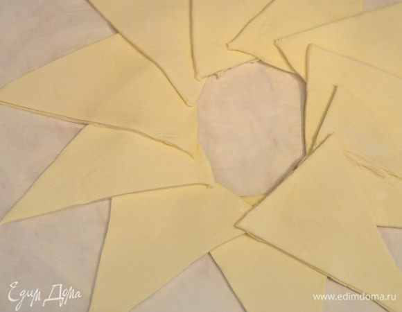 Выложить их по кругу близко друг к дружке.