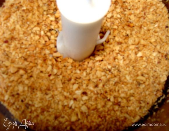 Так же измельчить в блендере. Я оставила их немного большего размара, но можно измельчить в труху.