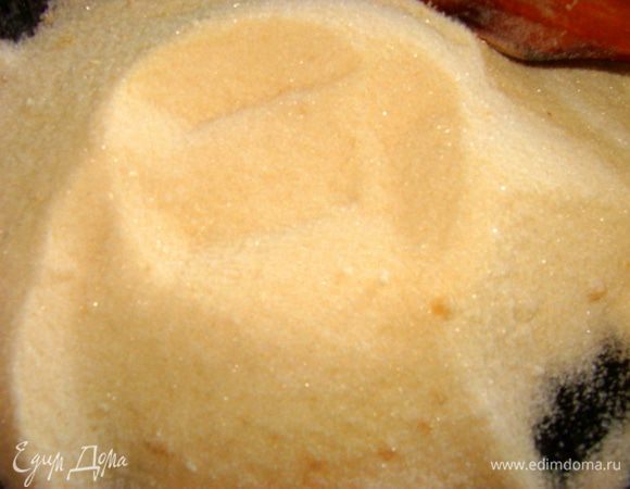 до золотистого оттенка. Потом лучше остудить, чтобы не образовались засахаренные комочки и влить воду и масло. Пермешать. Подогреть на медленном огне до теплого состояния.