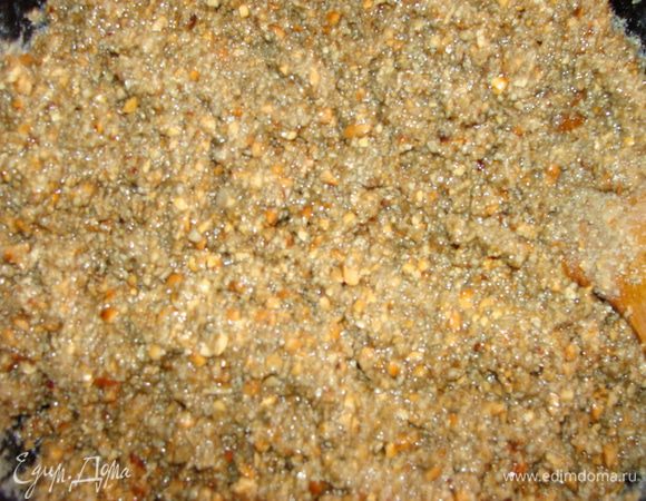 Я добвила еще 3 с/л масла, но если хотите, чтобы халва получилась по суше, не добавляйте! 