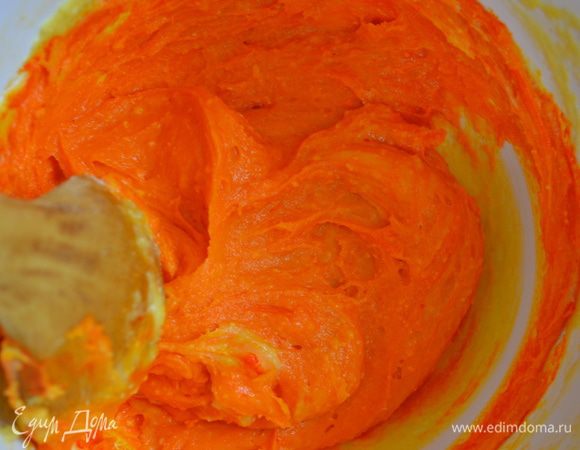 И в конце - пищевой краситель. В зависимости от того, каким Вы будете пользоваться, смешать красный и желтый цвета для получения "веселенького" оранжевого!!! )))))  