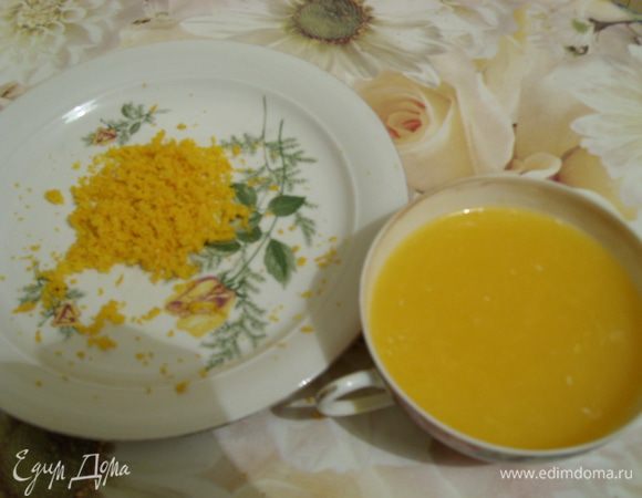 Выжать сок и натереть цедру апельсина.