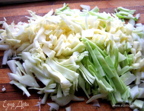 Шинкуем тонко капусту...