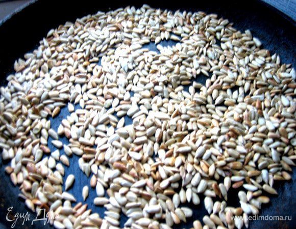 Обжариваем в чугунной сковороде,не давая пригореть!