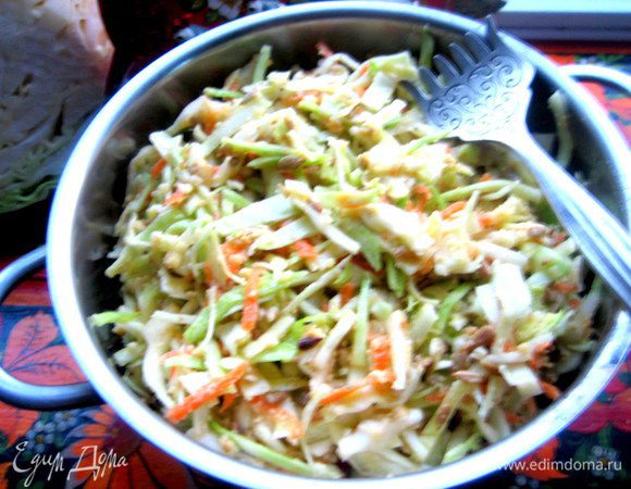 Храним в банке,утрамбовав,или в кастрюльке под крышкой в холодильнике до месяца!