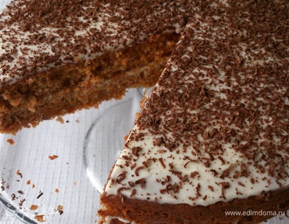 Смазать коржи кремом и если хватит терпения, поставить на пару часиков охладиться. У нас терпения не хватило))) 