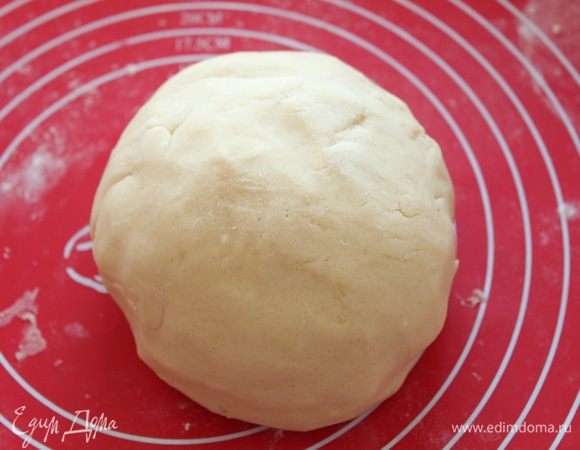 Замесить тесто.