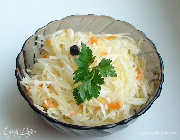 Капуста по этому рецепту всегда получается хрустящая, очень вкусная.