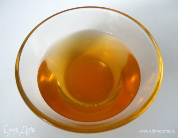 Для сиропа смешать апельсиновый сироп и воду, вскипятить.  Добавить настойку, остудить.
