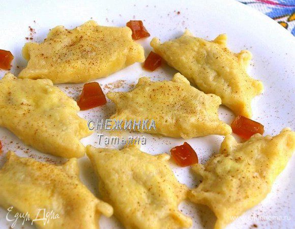 Перекладываем на тарелку. Подавать можно со сметаной или заправить сливочным маслом и присыпать корицей. 