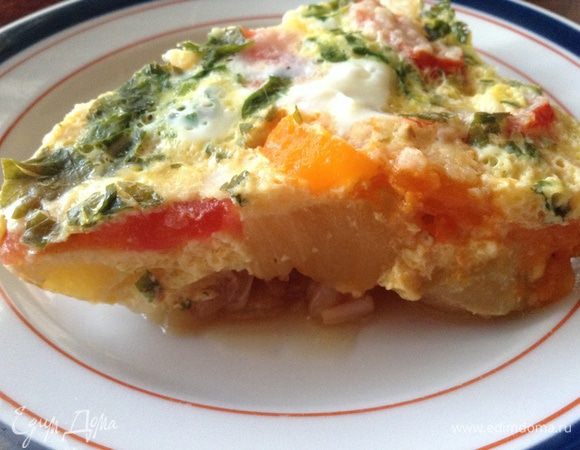 PS: Это блюдо можно приготовить и в два этапа - овощи потушить заранее, когда есть пара свободных минут, а яйцом залить незадолго до подачи на стол. И это вкусно и в горячем и в холодном виде!