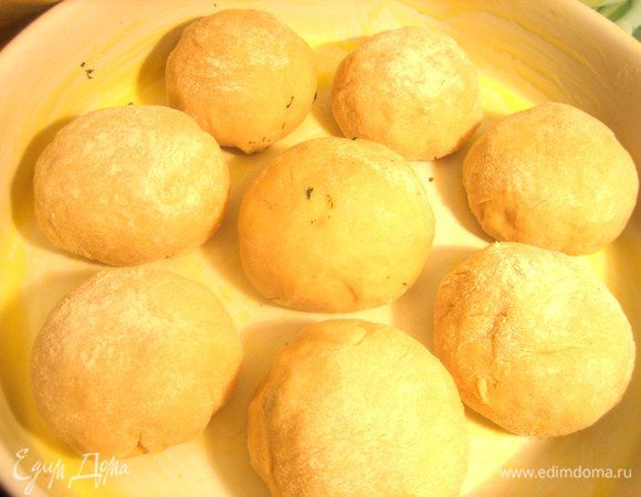 Переносим в форму шарики,стараясь,чтобы между ними осталось расстояние.