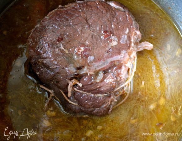 По истечении 2-х часов мясо должно стать очень мягким и нежным. Если возможно, оставьте его еще "отдохнуть"... 