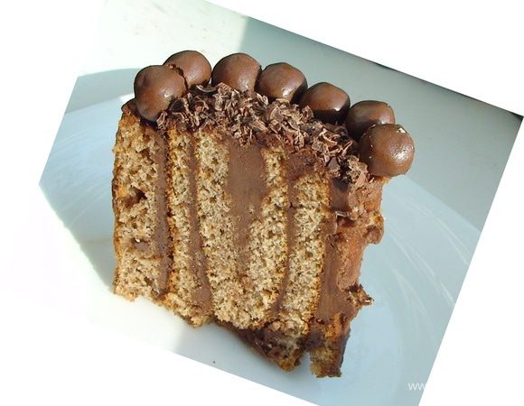 Поставить торт на ночь в холодильник для пропитки.
А вот и разрезик!