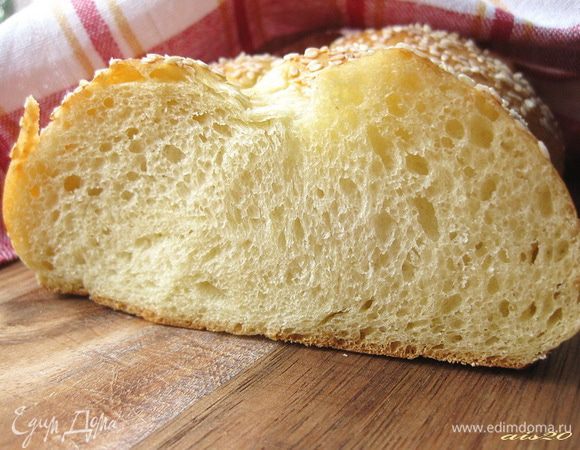 Затем выложить плетенку на решетку и дать остыть.
А потом спокойно наслаждаться ароматным хлебом с воздушным мякишем!
Приятного аппетита!